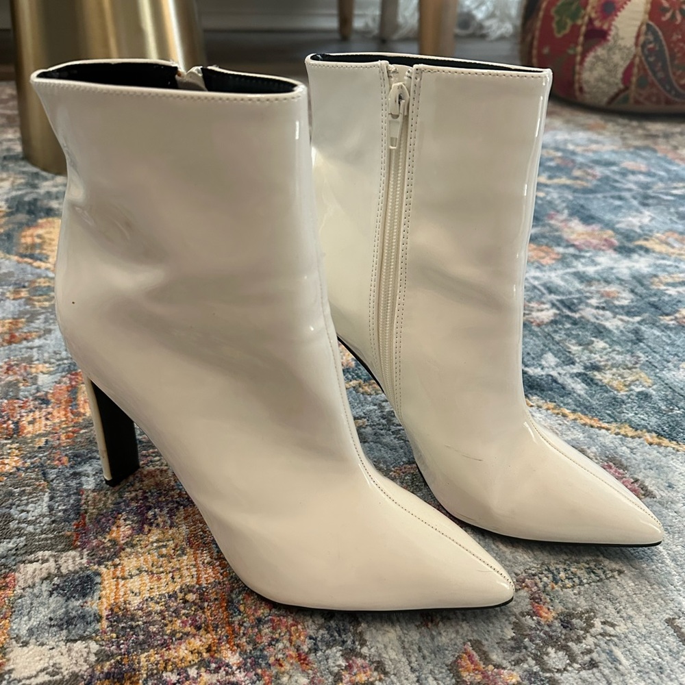 White Heeled Boots🤍